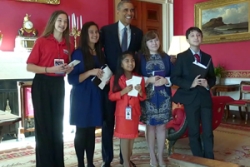 tn_obamagroupphotovideograb.png